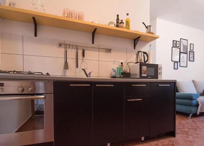 Stones I Apartman Sutivan