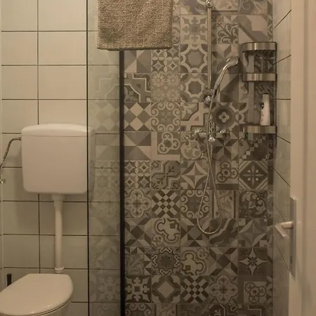 Apartment Stones I Sutivan